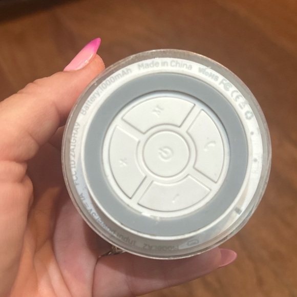 Lenrue Portable Speaker - Wireless & Bluetooth - Rose Gold/Pink - New - Picture 5 of 5